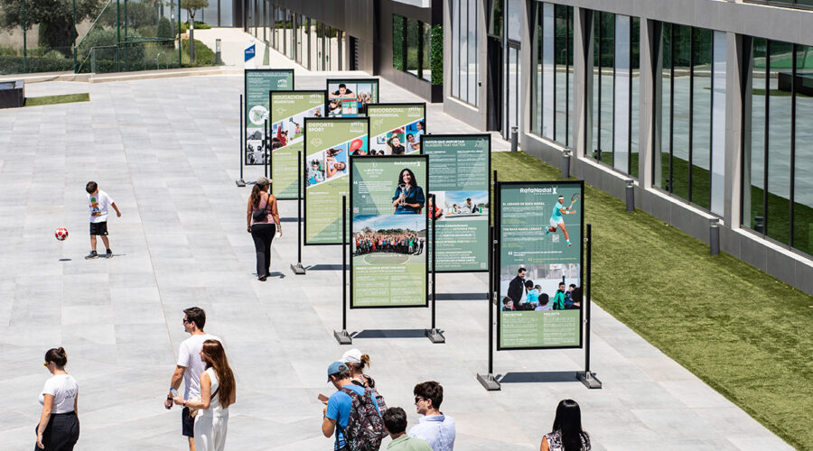 This summer, the “Education and Sport” program exhibition by the Rafa Nadal Foundation Centers will be on display at the Rafa Nadal Academy.
